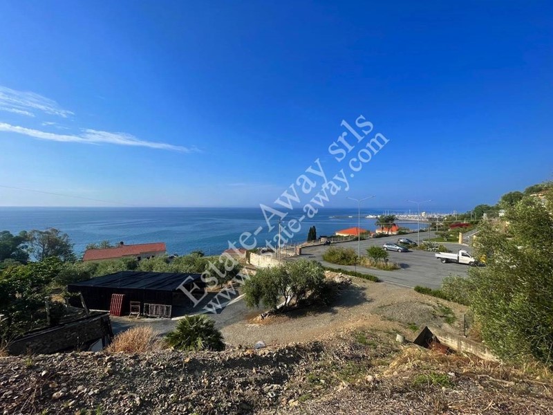 Terreno edificabile in Vendita a Cipressa, 230'000€, 1914 m²