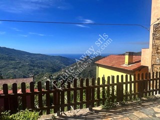 Casa Semi Indipendente in Vendita a Perinaldo, 160'000€, 80 m²