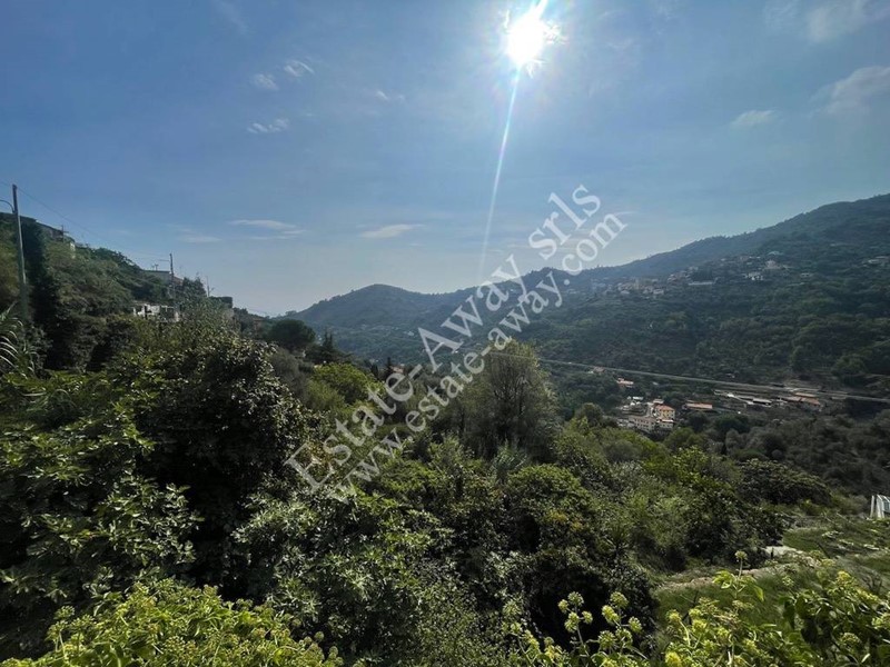 Terreno edificabile in Vendita a Sanremo, 150'000€, 2100 m²