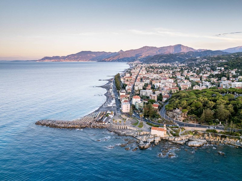 Immobile commerciale in Vendita a Bordighera, 1'565'000€, 700 m²