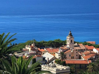 Immobile commerciale in Vendita a Bordighera, 380'000€, 75 m²