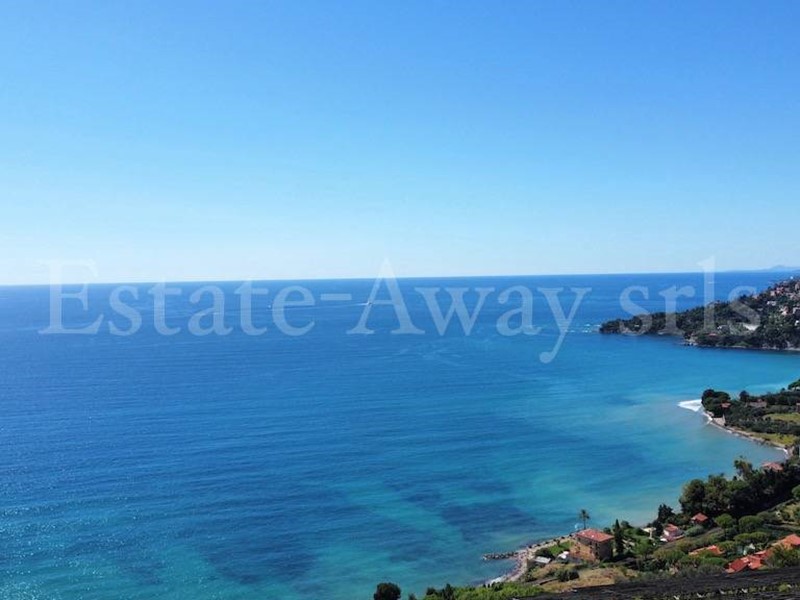 Villa in Vendita a Ventimiglia, 1'500'000€, 440 m²