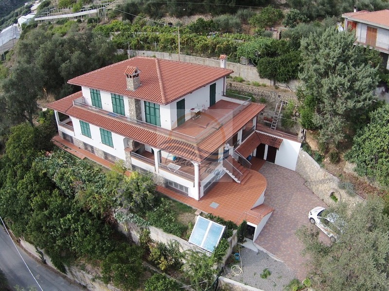 Villa in Vendita a Ventimiglia, 790'000€, 538 m²