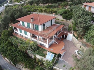 Villa in Vendita a Ventimiglia, 790'000€, 538 m²