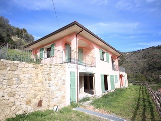 Casa Indipendente in Vendita a Soldano, 395'000€, 195 m²