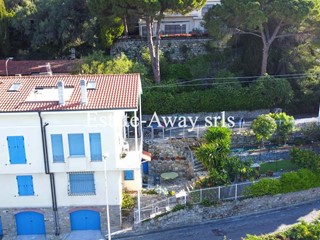 Villa in Vendita a Ospedaletti, 990'000€, 170 m²