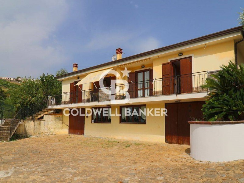 Villa in Vendita a Agropoli, 450'000€, 321 m²