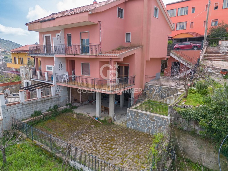 Villa in Vendita a Ogliastro Cilento, 130'000€, 176 m²