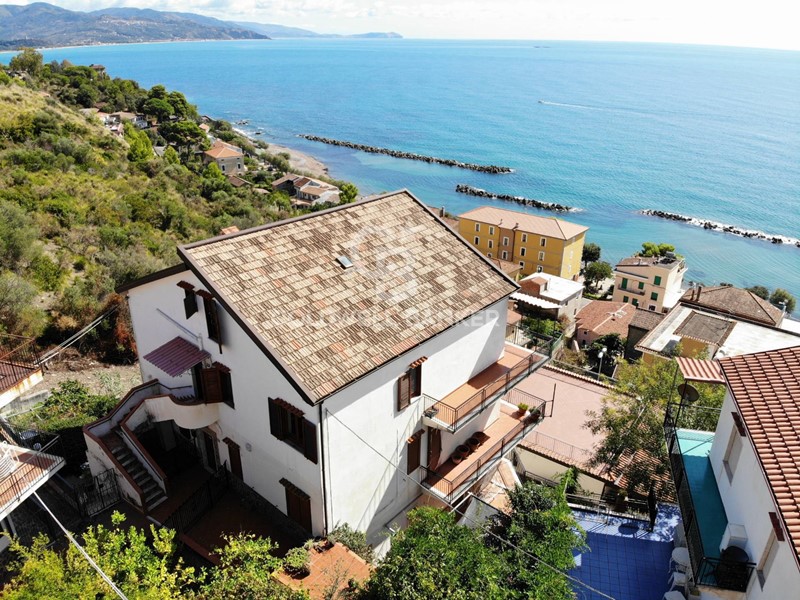 Appartamento in Vendita a Pollica, 330'000&euro;, 183 m²