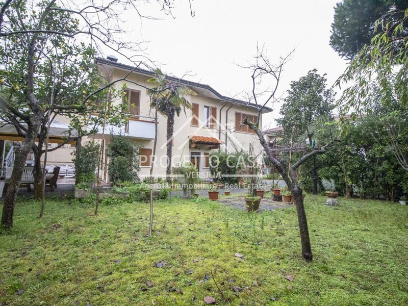 Casa Indipendente in Vendita a Viareggio, 625'000€, 280 m²