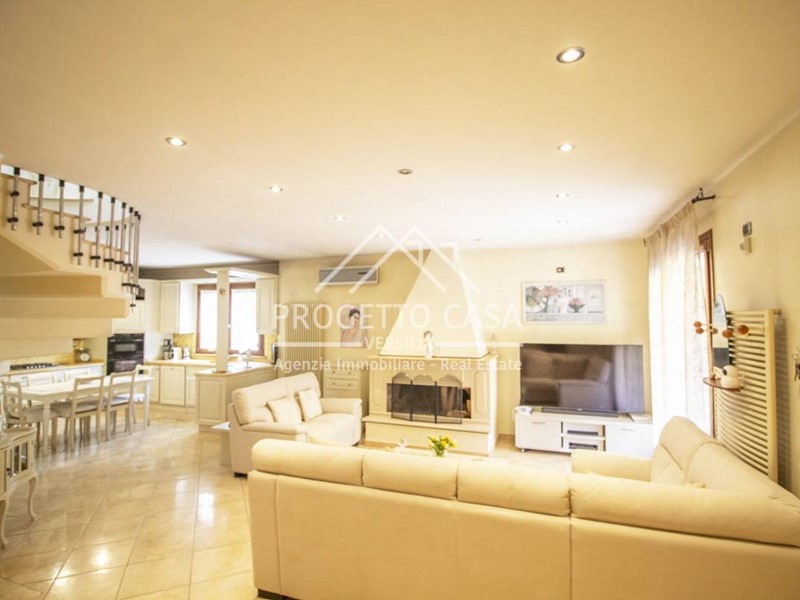 Casa Indipendente in Vendita a Viareggio, 650'000€, 190 m²