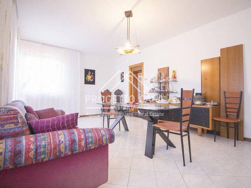 Appartamento in Vendita a Camaiore, 330'000&euro;, 85 m²