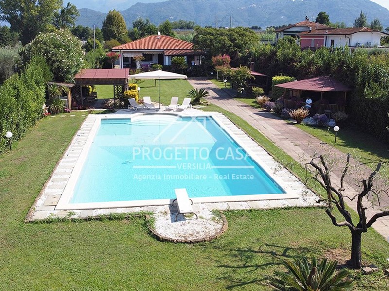 Casa Indipendente in Vendita a Camaiore, 1'400'000&euro;, 200 m²
