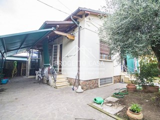 Casa Indipendente in Vendita a Camaiore, 420'000&euro;, 200 m²