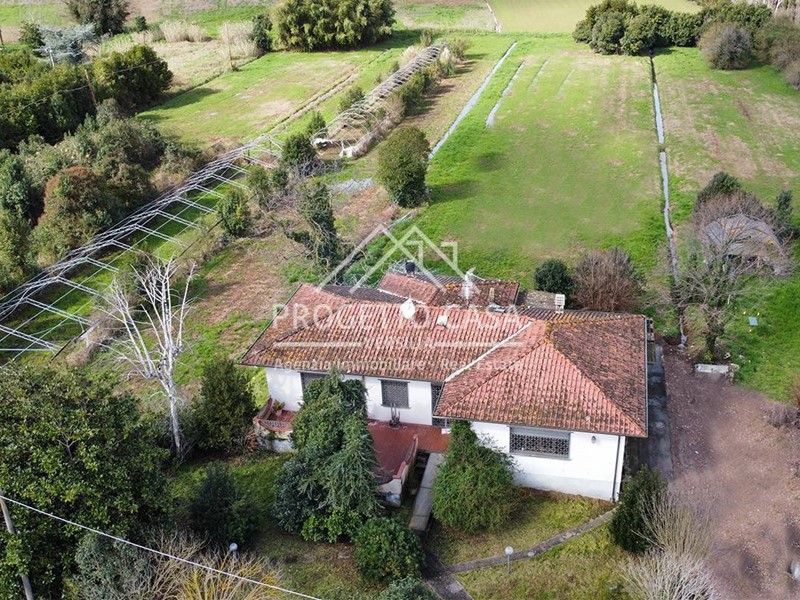 Casa Indipendente in Vendita a Camaiore, 850'000&euro;, 250 m²