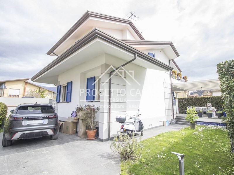 Casa Indipendente in Vendita a Massarosa, 395'000€, 185 m²