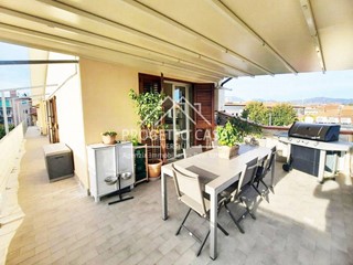 Appartamento in Vendita a Viareggio, 570'000€, 200 m²