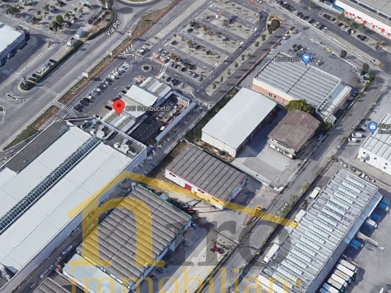 Immobile commerciale in Affitto a San Giovanni Teatino, 5'600&euro;, 800 m²