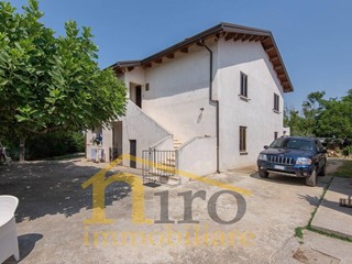 Casa Indipendente in Vendita a Atri, 150'000€, 262 m²