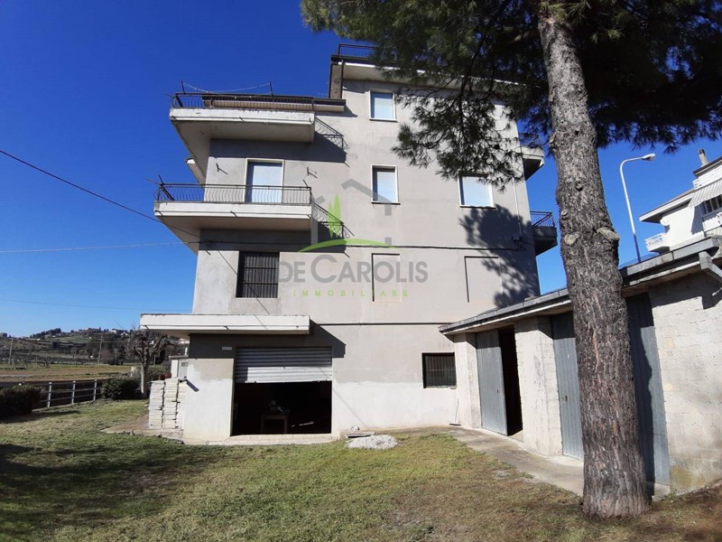 Casa Indipendente in Vendita a Monsampolo del Tronto, 210'000€, 600 m²