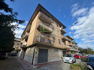 Appartamento in Vendita a Castorano, 75'000€, 102 m²