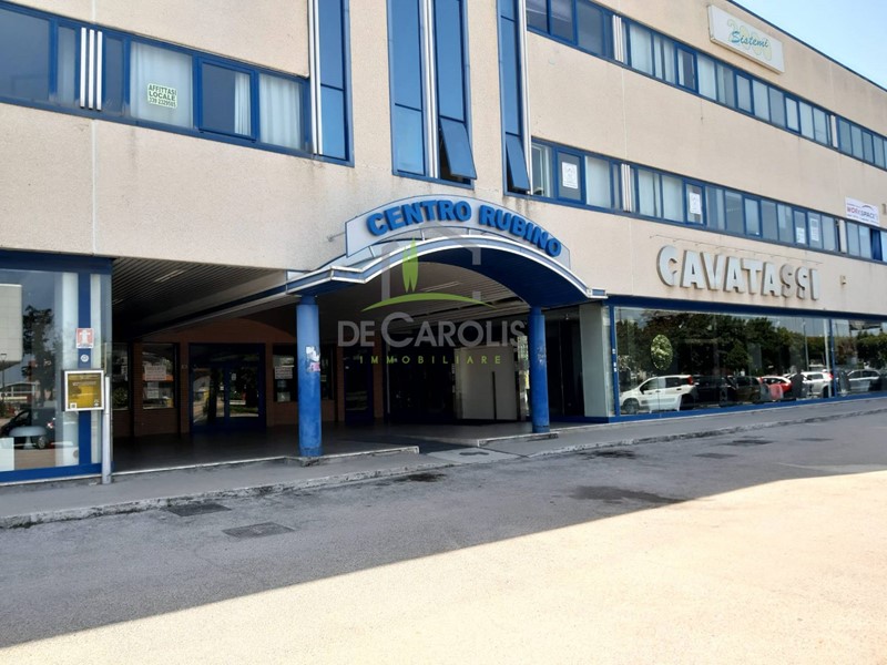 Ufficio in Vendita a San Benedetto del Tronto, 160'000€, 164 m²