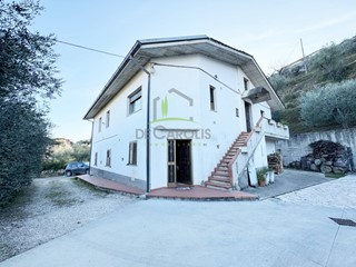 Casa Indipendente in Vendita a Ascoli Piceno, 230'000€, 380 m²