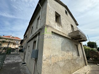Casa Indipendente in Vendita a Ascoli Piceno, 69'000€, 100 m²