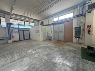 Capannone in Vendita a Folignano, 297'000€, 450 m²