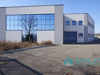Capannone in Vendita a Monza, 900'000€, 901 m²