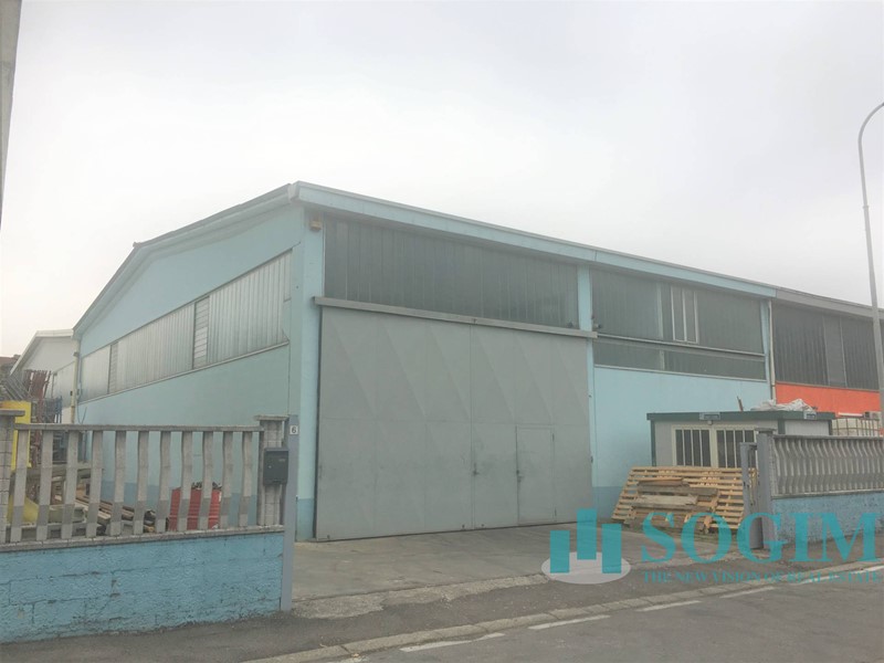 Capannone in Vendita a Zibido San Giacomo, 300 m²