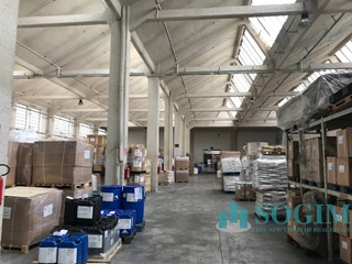 Capannone in Vendita a Cesano Maderno, 10000 m²