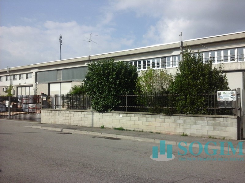 Capannone in Vendita a Pogliano Milanese, 550'000€, 660 m²