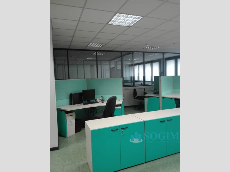 Capannone in Vendita a Paderno Dugnano, 1'900'000€, 2400 m²