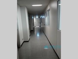 Ufficio in Affitto a Bollate, 13'500€, 2000 m²