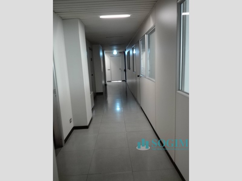 Ufficio in Affitto a Bollate, 6'667€, 1000 m²