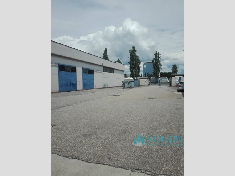 Capannone in Vendita a Rho, 2'900'000€, 4870 m²