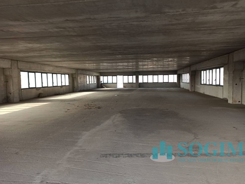 Capannone in Vendita a Trezzano Rosa, 240'000€, 620 m²