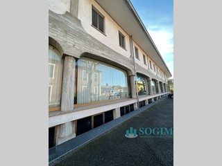 Immobile commerciale in Vendita a Buscate, 695'000€, 1600 m²
