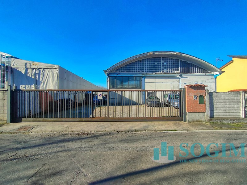 Capannone in Vendita a Zibido San Giacomo, 250'000€, 450 m²
