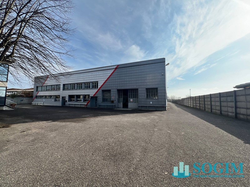 Capannone in Affitto a Arluno, 16'666€, 4950 m²