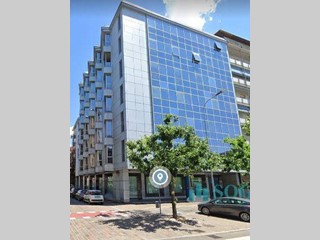 Ufficio in Affitto a Seregno, 3'500€, 320 m², con Box