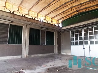Capannone in Vendita a Peschiera Borromeo, 485'000€, 835 m²