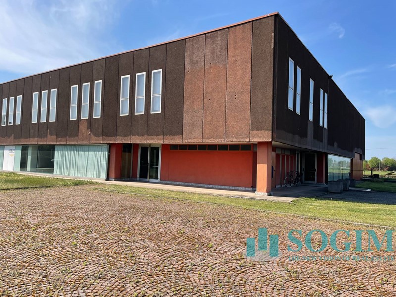 Capannone in Vendita a Rivolta d'Adda, 1'800'000&euro;, 2000 m²