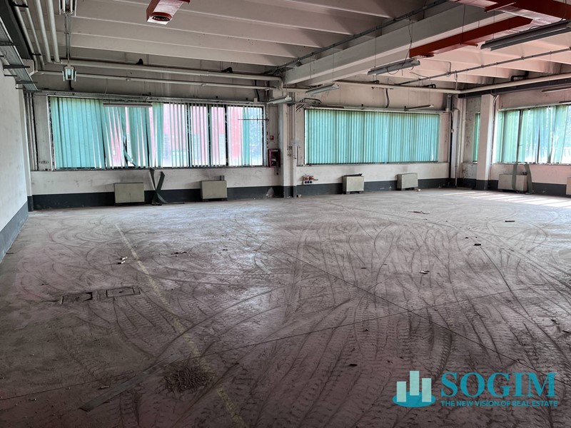 Capannone in Vendita a Gaggiano, 360'000€, 1540 m²