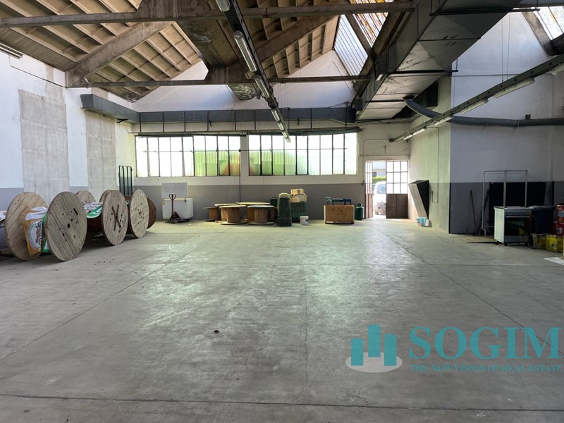 Immobile commerciale in Affitto a Cornate d'Adda, 6'660&euro;, 1000 m²