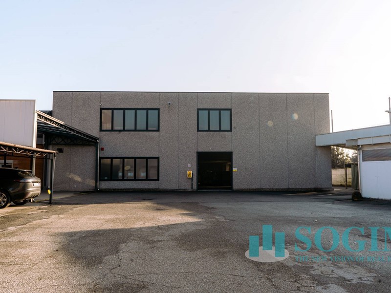 Capannone in Vendita a Lissone, 1'500'000€, 2560 m²