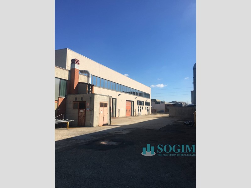 Magazzino in Vendita a Opera, 1'000'000€, 3360 m²