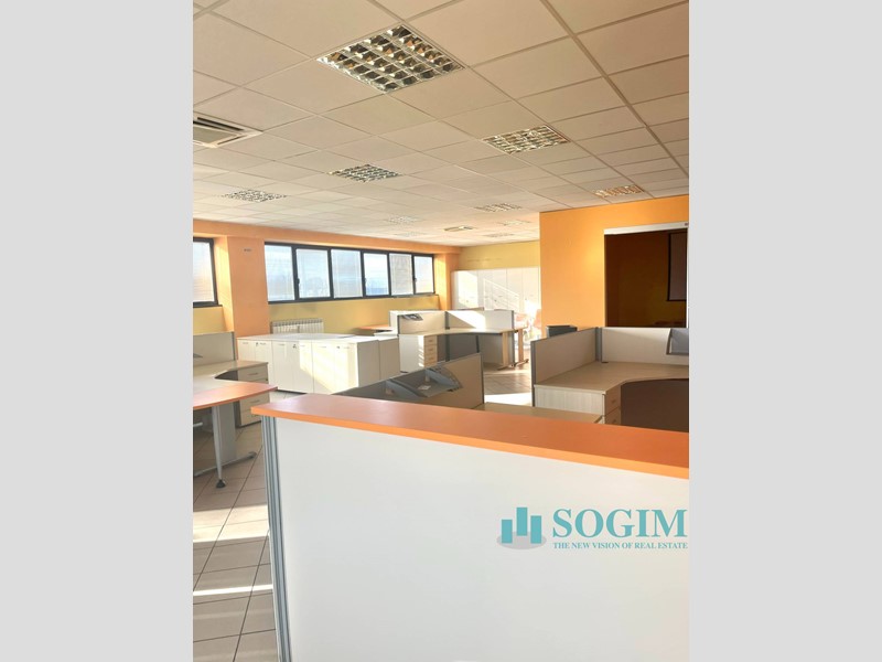 Ufficio in Affitto a Origgio, 1'800&euro;, 220 m²