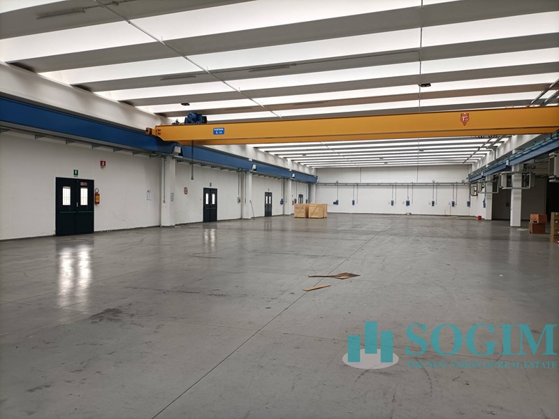 Capannone in Affitto a Carate Brianza, 15'800&euro;, 2900 m²
